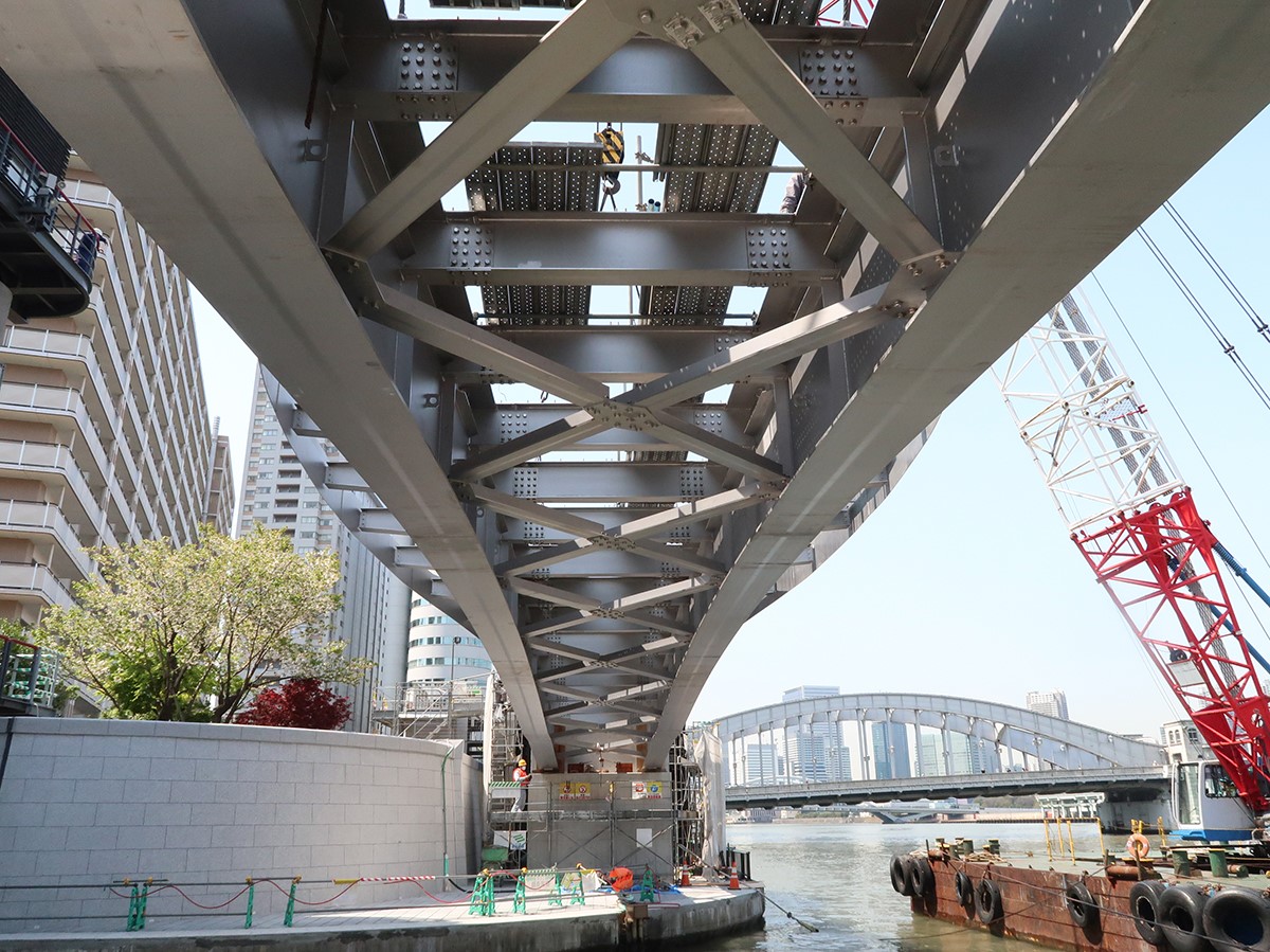写真1.月島川水門テラス連絡橋(桁下より撮影)