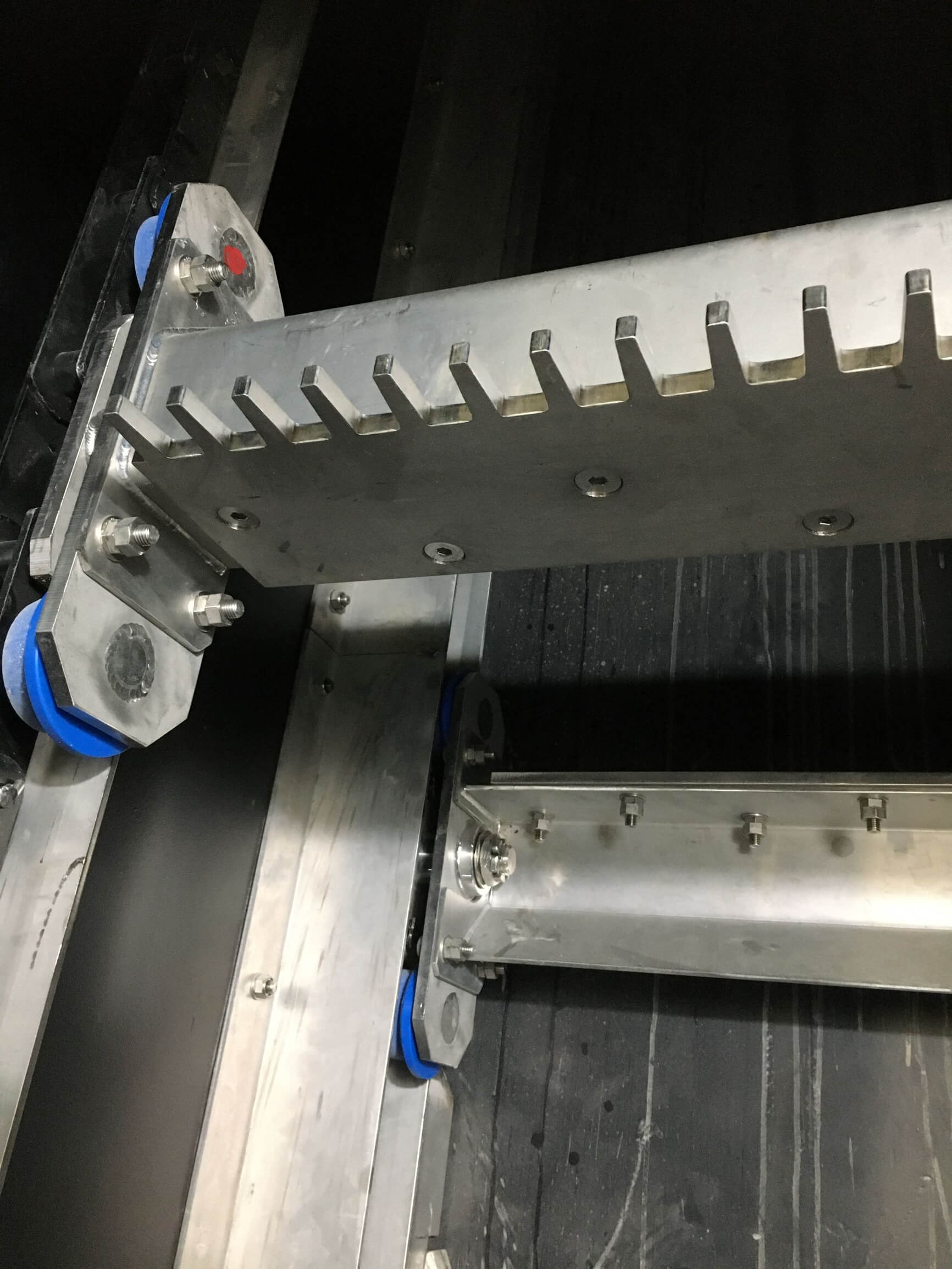 写真2.除じん設備のレーキ